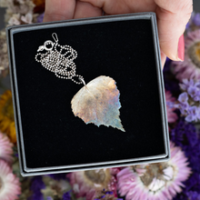 Load the picture into the gallery viewer,Memory jewelry made from leaf of the EVERTREE