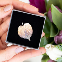 Load the picture into the gallery viewer,Memory jewelry made from leaf of the EVERTREE