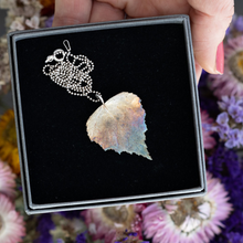Load the picture into the gallery viewer,Memory jewelry made from leaf of the EVERTREE
